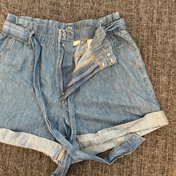 H&M Shorts - Picture 2 of 4